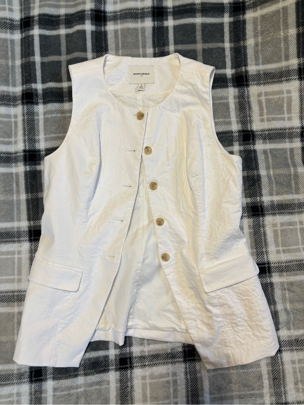 Banana Republic White Sleeveless Button-Front Vest